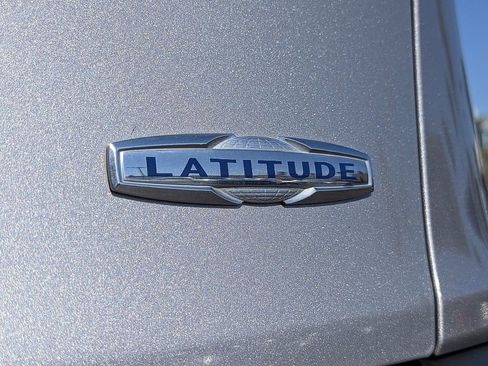 Used 2017 Jeep Cherokee Latitude image 13