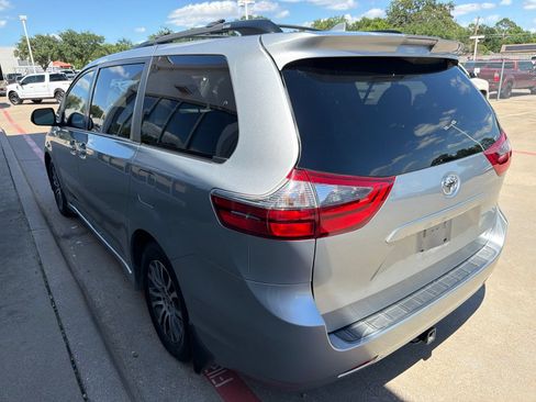 Used 2020 Toyota Sienna XLE FWD image 8
