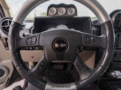 Used 2004 HUMMER H2 w/ Preferred Equipment Group image 40