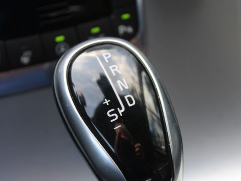 Used 2017 Volvo XC60 T6 Dynamic w/ Climate Package image 37