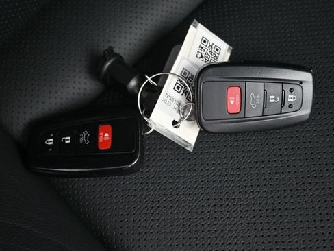 Used 2023 Toyota Highlander Platinum FWD image 25