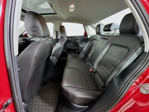 Used 2024 Volkswagen Jetta SE w/ Panoramic Sunroof Package FWD image 17
