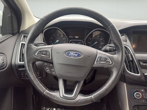 Used 2018 Ford Focus Titanium FWD image 27