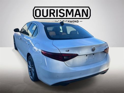 Used 2017 Alfa Romeo Giulia Sprint w/ Cold Weather Package image 5