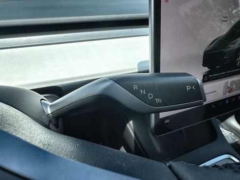 Used 2023 Tesla Model Y Long Range AWD/4WD image 23