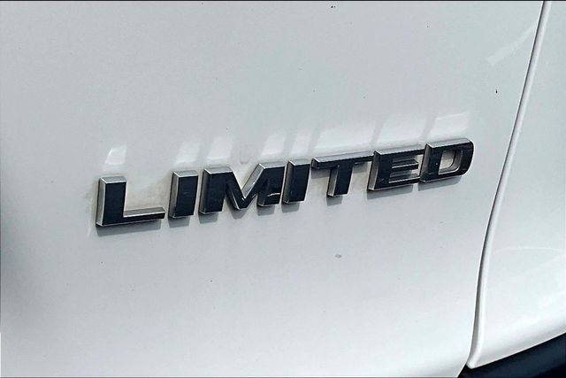 Used 2019 Jeep Cherokee Limited w/ Technology Group AWD/4WD image 24
