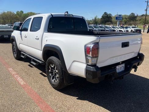 Used 2023 Toyota Tacoma TRD Off-Road image 9