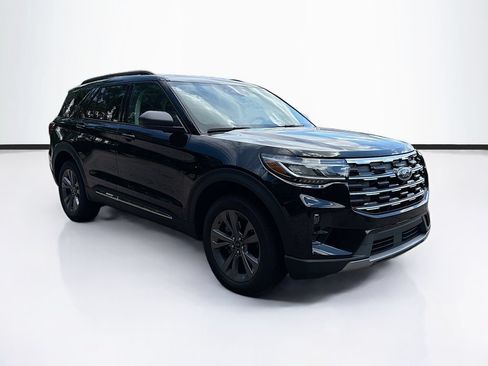 Used 2025 Ford Explorer Active w/ Active Comfort Package AWD/4WD image 3