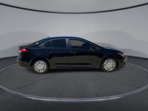 Used 2025 Toyota Corolla LE FWD image 9