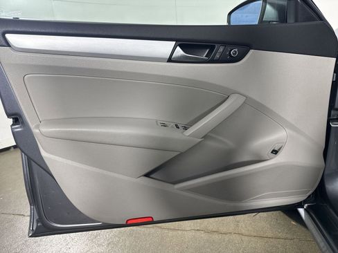 Used 2013 Volkswagen Passat 3.6 SE image 18