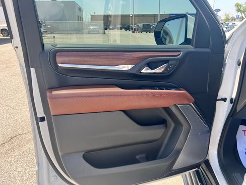 Used 2023 GMC Yukon Denali Ultimate AWD/4WD image 16