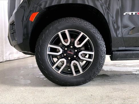 Used 2024 GMC Yukon XL AT4 AWD/4WD image 6