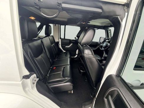Used 2015 Jeep Wrangler Unlimited Sahara w/ Dual Top Group AWD/4WD image 24