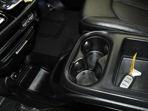 Used 2025 Chrysler Pacifica Select image 31