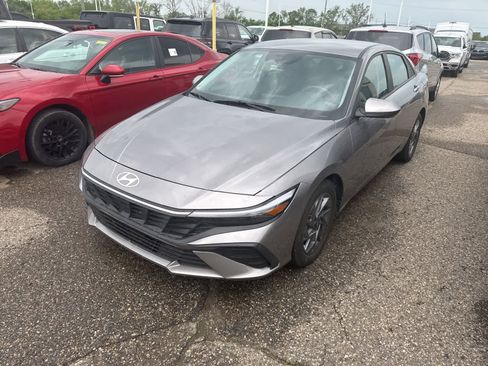 Used 2024 Hyundai Elantra SEL FWD image 23
