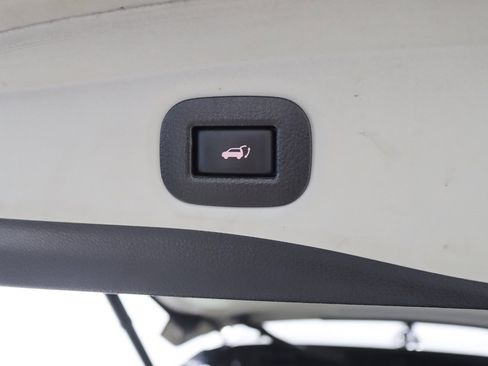 Used 2018 Nissan Rogue SV image 30