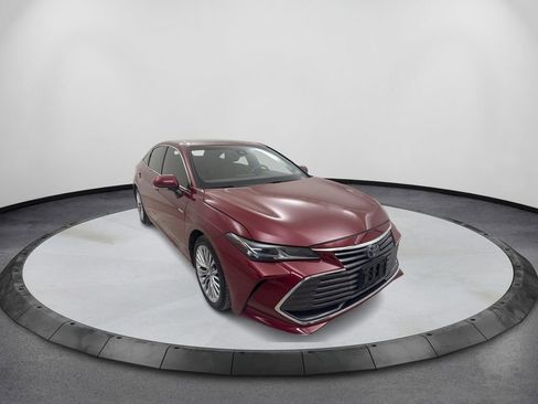 Used 2019 Toyota Avalon Limited FWD image 3