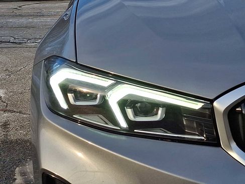 Used 2025 BMW 330i xDrive Sedan w/ M Sport Package image 9