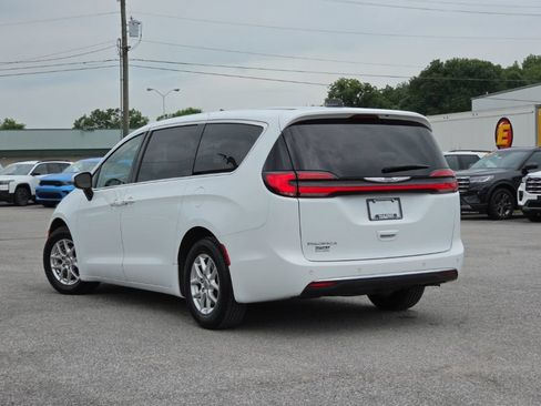 Certified 2023 Chrysler Pacifica Touring-L FWD image 5