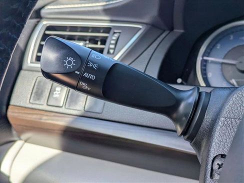 Used 2016 Toyota Camry XLE image 13