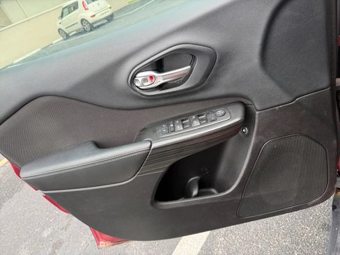Used 2014 Jeep Cherokee Sport FWD image 17