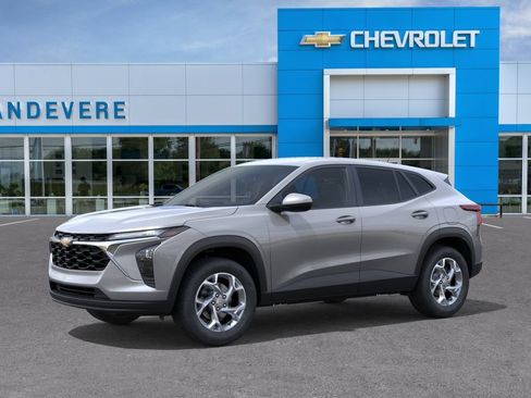 New 2026 Chevrolet Trax LS w/ LS Convenience Package FWD image 2