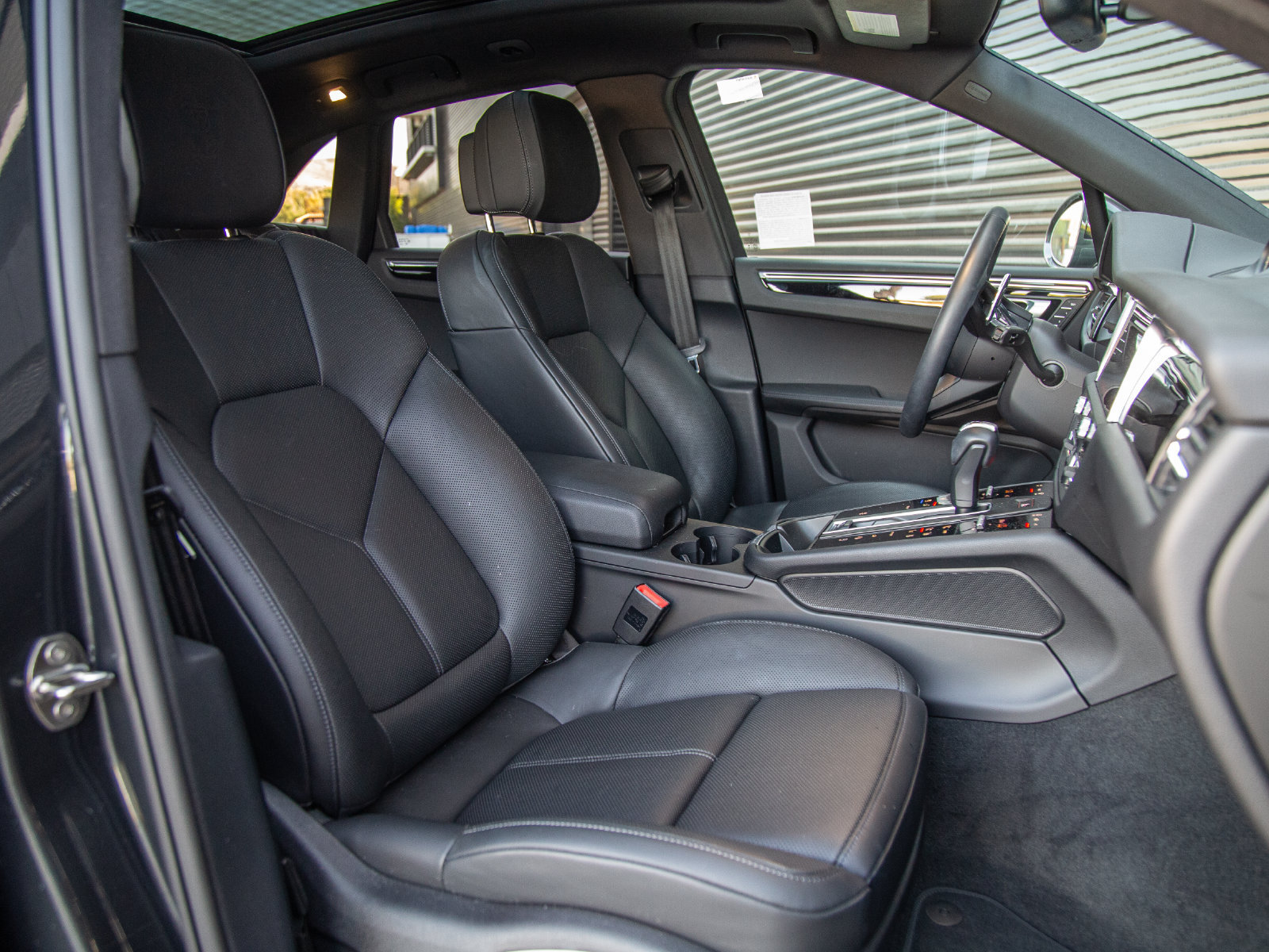 Used 2026 Porsche Macan AWD/4WD image 26