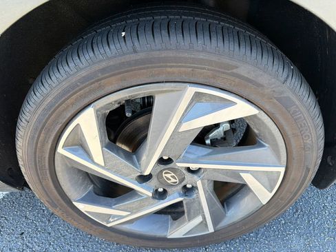 Used 2025 Hyundai Elantra SEL w/ Cargo Package FWD image 19