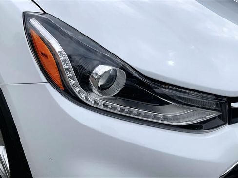 Used 2019 Chevrolet Trax LT w/ LT Convenience Package AWD/4WD image 28