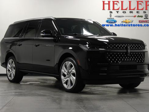 Used 2025 Lincoln Navigator L Black Label AWD/4WD image 1