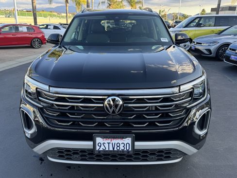 Certified 2025 Volkswagen Atlas Peak Edition SE image 3