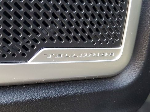 Used 2022 Kia Telluride LX image 16