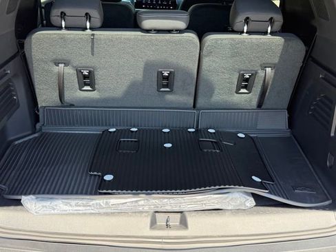New 2026 Chevrolet Traverse LT w/ LPO, Floor Liner Package FWD image 17