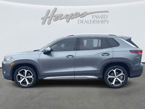 Used 2025 Volkswagen Tiguan SE image 24