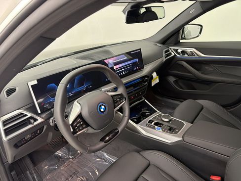 New 2026 BMW i4 eDrive40 w/ Parking Assistance Package RWD image 4