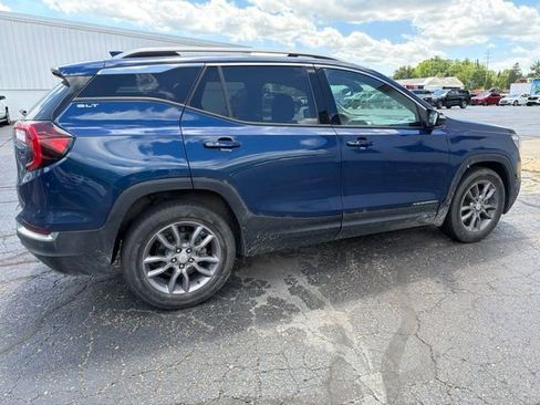 Certified 2023 GMC Terrain SLT FWD image 3