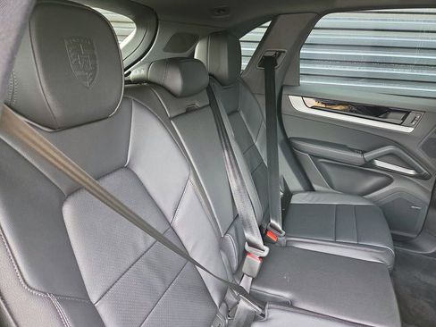 New 2026 Porsche Cayenne image 21
