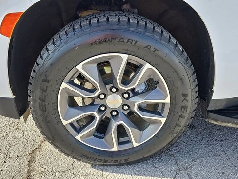 Used 2022 Chevrolet Suburban LT w/ Luxury Package image 8