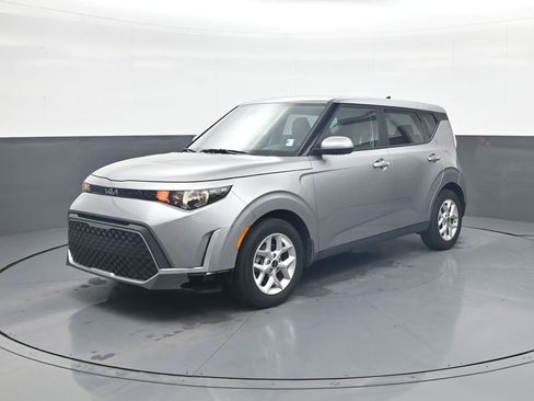 Used 2025 Kia Soul LX w/ LX Technology Package image 2