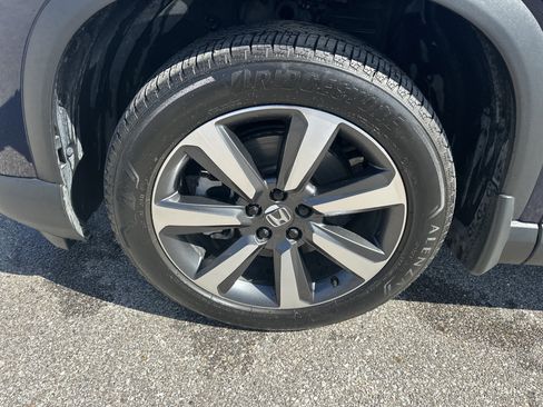 Used 2024 Honda Pilot Touring image 7