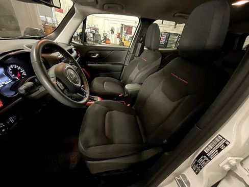 Used 2022 Jeep Renegade Trailhawk image 4