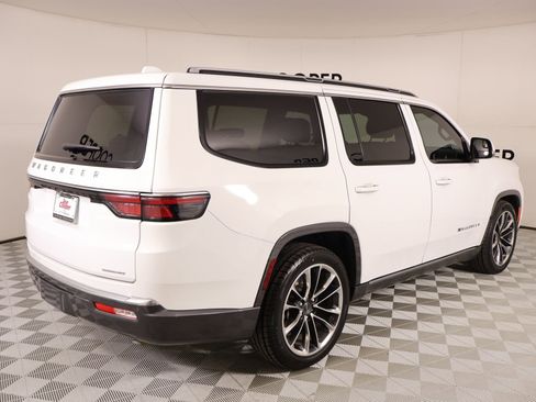 Used 2022 Jeep Wagoneer Series III w/ Premium Group I AWD/4WD image 23