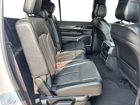 Used 2024 Jeep Wagoneer Series II w/ Flexible Seating Group AWD/4WD image 28