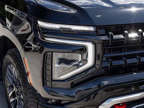 Used 2026 Chevrolet Suburban Z71 w/ Comfort Package AWD/4WD image 34