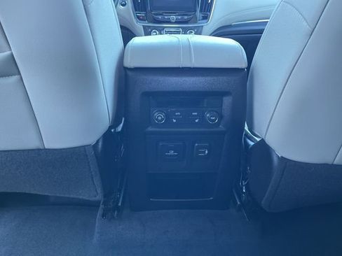 Certified 2023 Chevrolet Traverse Premier FWD image 20
