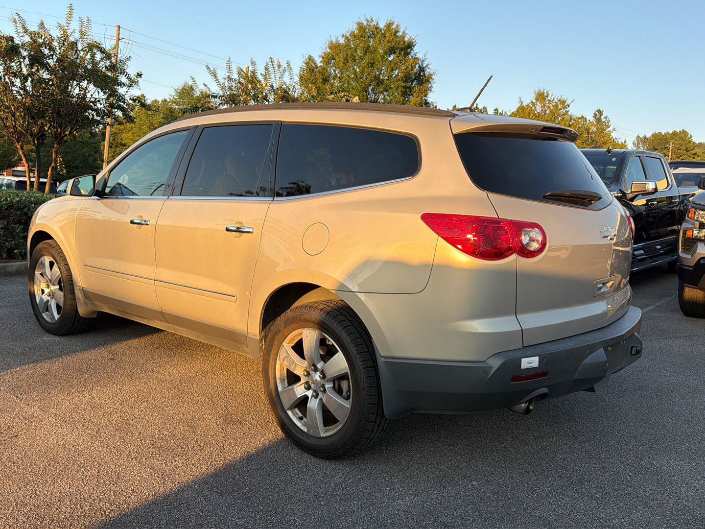 Used 2011 Chevrolet Traverse LTZ FWD image 2
