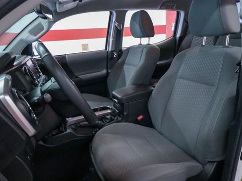 Used 2022 Toyota Tacoma SR5 RWD image 10