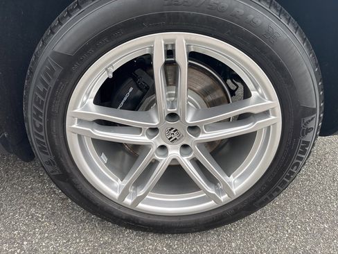 Used 2025 Porsche Macan image 14