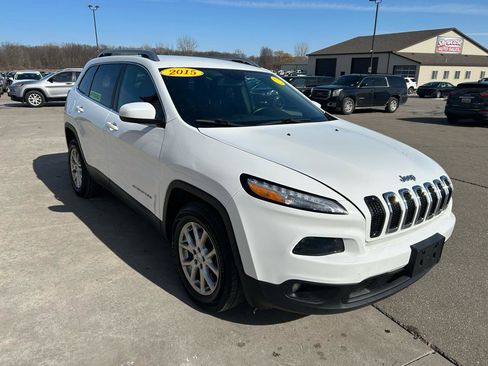 Used 2015 Jeep Cherokee Latitude image 3
