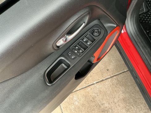 Used 2018 Jeep Renegade Sport w/ Power & Air Group image 15